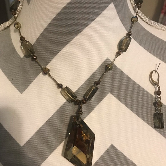 Stone necklace and earring set - Picture 8 of 8